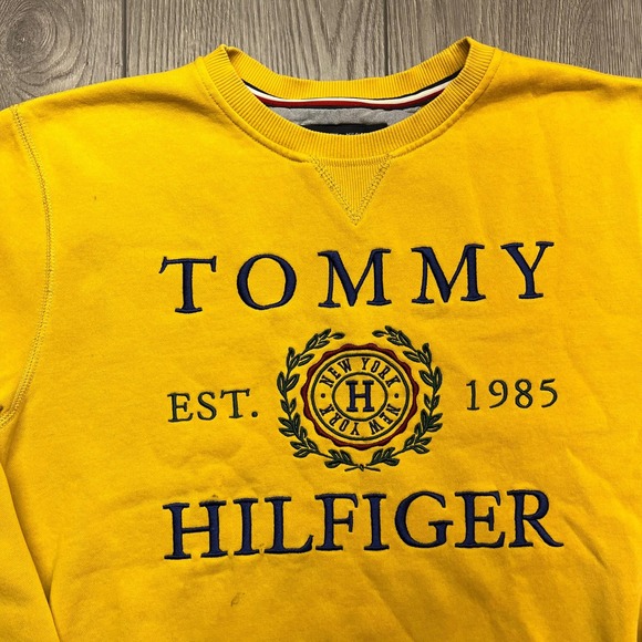 Tommy Hilfiger Embroidered Spell Out Sweatshirt Yellow Large Crest Preppy - Picture 2 of 10